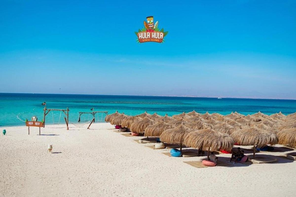 Hula Hula Island Hurghada – Snorkeling, Plajă și Prânz