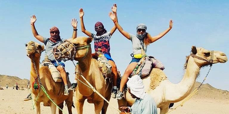 Plimbare cu Calul și Cămila în Hurghada